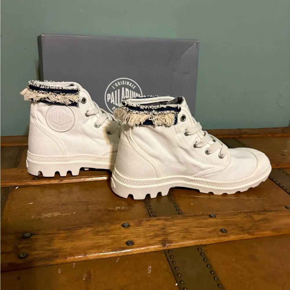 Palladium womens White Canvas Pampa High-Top - Picture 3 of 8